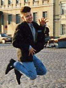 http://media.onki.fi/0/0/0/saha/kirjasampo/Surkka.jpg